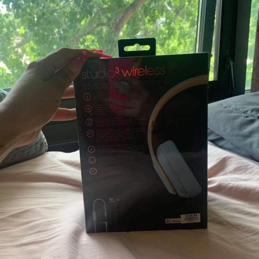 Beats - Picture 2 of 3